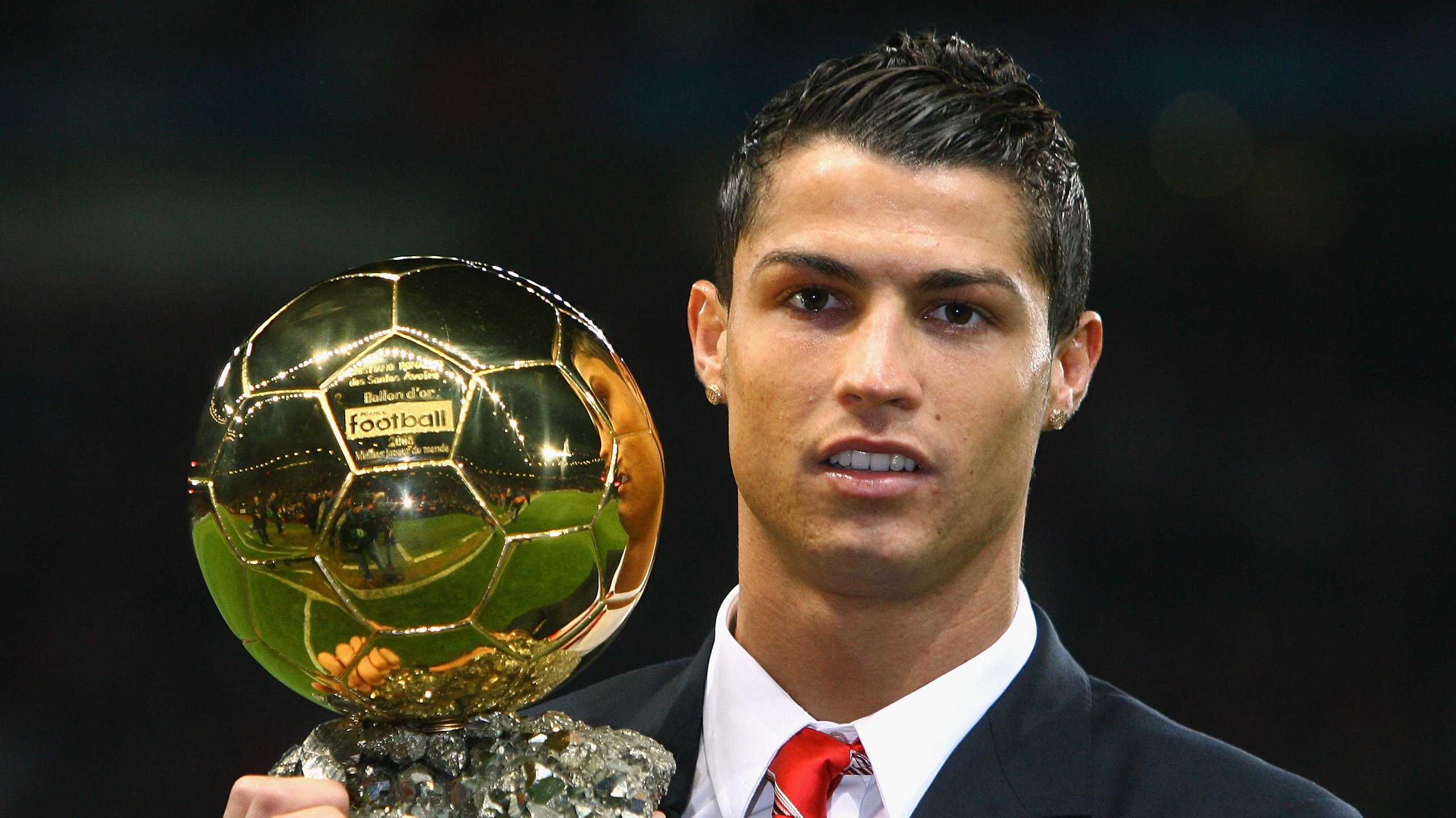 球员赛后情绪引发热议,如何管理球员在比赛中的情绪